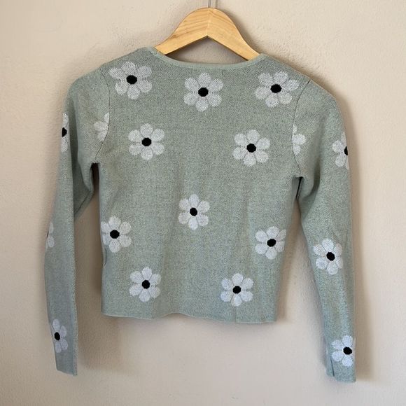 Nikkak Green Floral Cropped Long Sleeve Cardigan - Picture 3 of 6